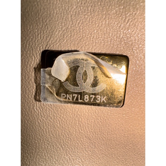 CHANEL CLASSIC DOUBLE FLAP MEDIUM CAVIAR LEATHER - LIKE NEW CONDITION - Picture 14 of 16